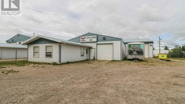 Outstanding industrial building on large 100×171 ft. lot