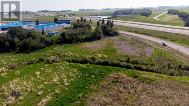 Excellent 7-acre Real Estate Property in South Innisfail.